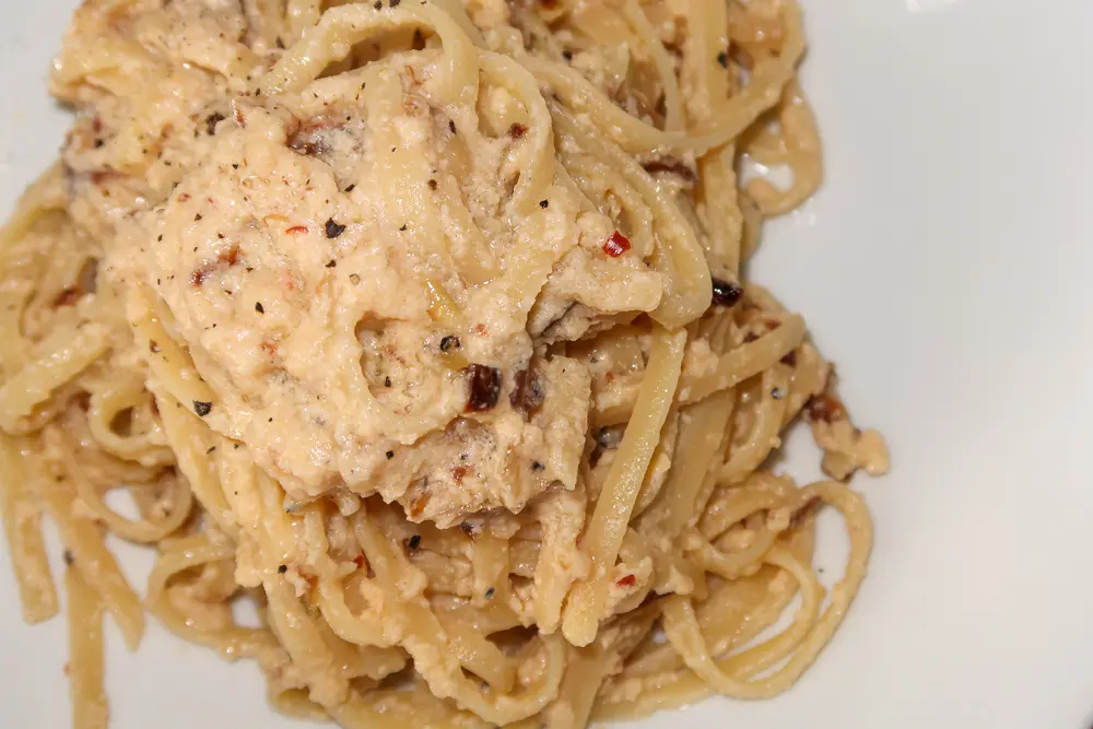 Vegetarian alla Carbonara Pasta with fried Onion