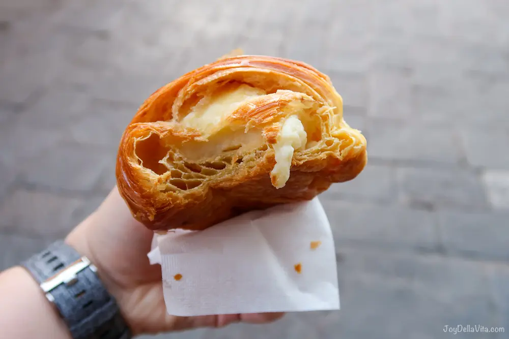 cornetti con crema pasticcera